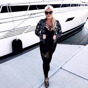 Meet your Posher, Danielle